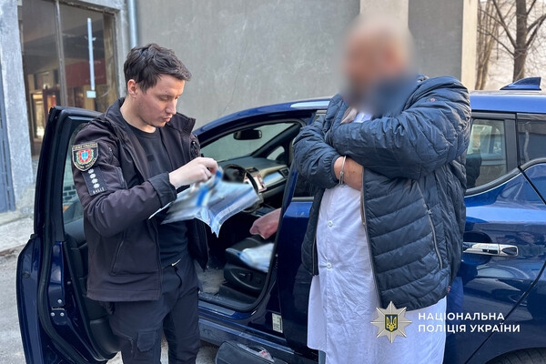 Хотел нажиться на болезни пациента: в Одессе задержали офтальмолога Хотел нажиться на болезни пациента: в Одессе задержали офтальмолога