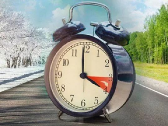 Україна переходить на літній час: чому стрілки годинника переводять саме вночі