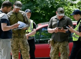 В Украине могут обязать работников ТЦК носить нагрудные жетоны: что предусматривает законопроект