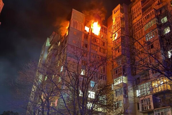 РФ обстреляла жилые дома в Хаджибейском районе Одессы: пострадали люди РФ обстреляла жилые дома в Хаджибейском районе Одессы: пострадали люди