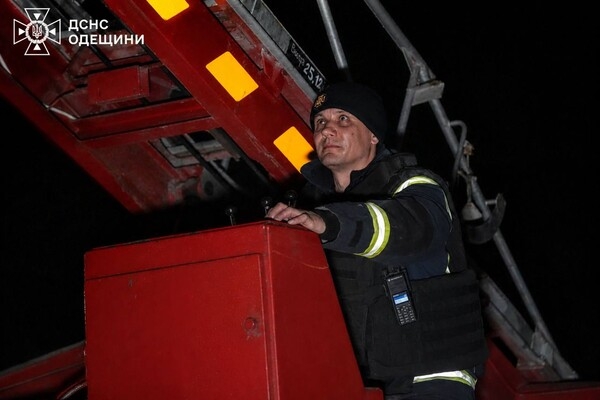 Ночью Одесчина оказалась под ракетно-дроновыми ударами: есть пострадавшие Ночью Одесчина оказалась под ракетно-дроновыми ударами: есть пострадавшие