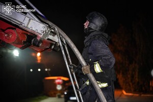Ночью Одесчина оказалась под ракетно-дроновыми ударами: есть пострадавшие Ночью Одесчина оказалась под ракетно-дроновыми ударами: есть пострадавшие