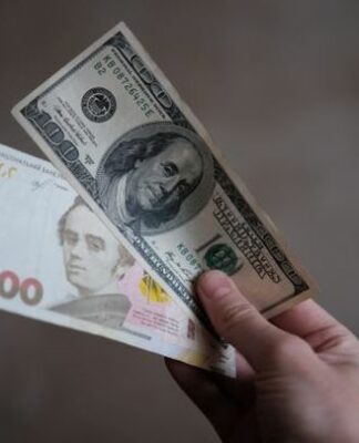 Курс долара в Україні: яким він буде до середини червня